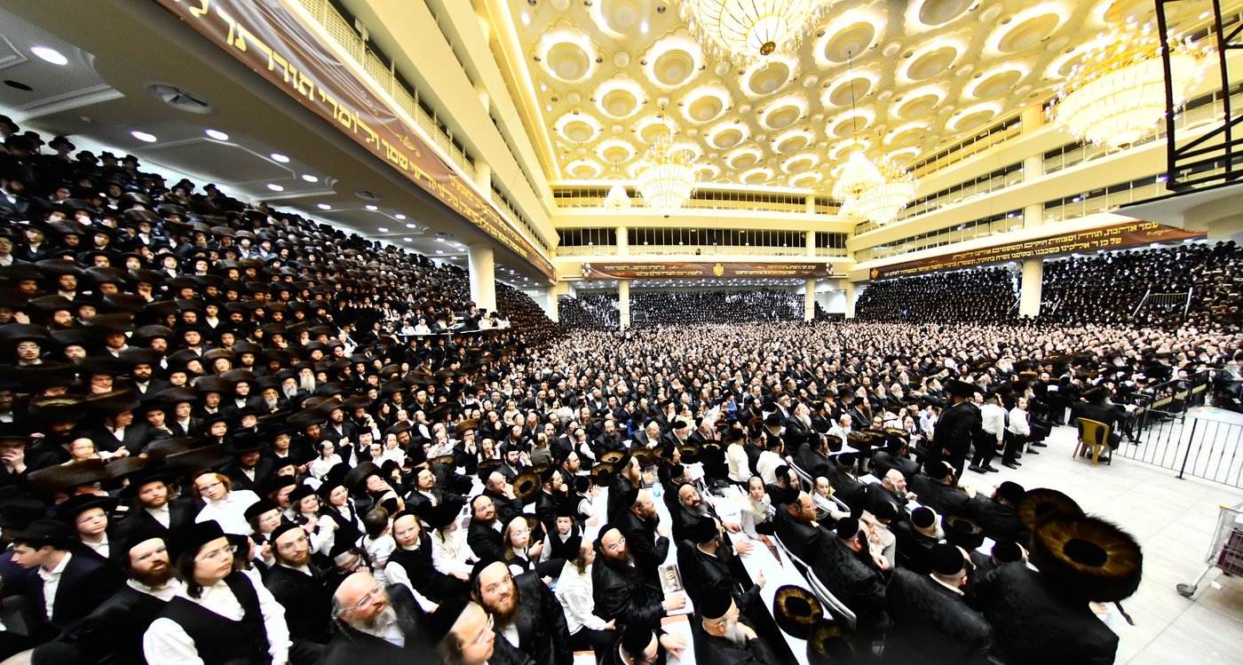 נעילת החג וסעודת הכנסת ס"ת בויז'ניץ