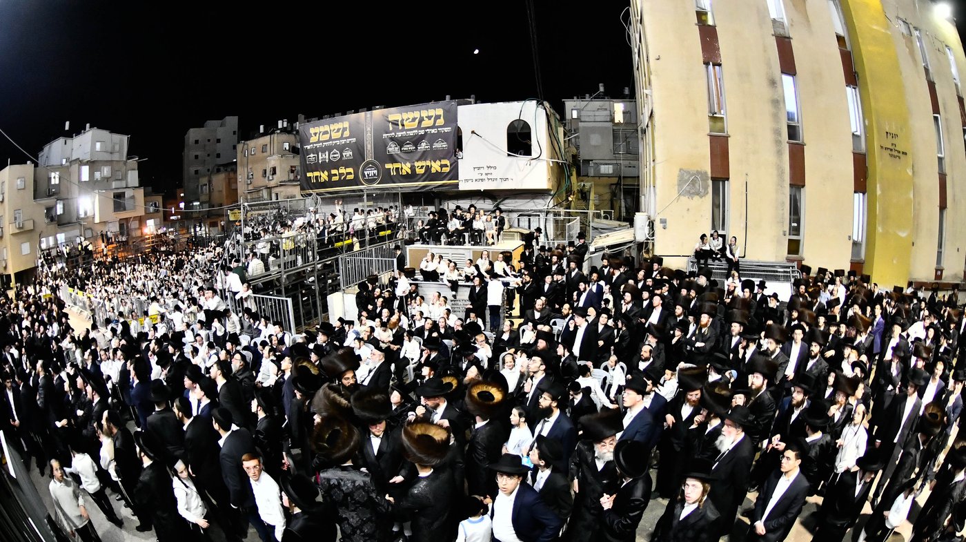 נעילת החג וסעודת הכנסת ס"ת בויז'ניץ
