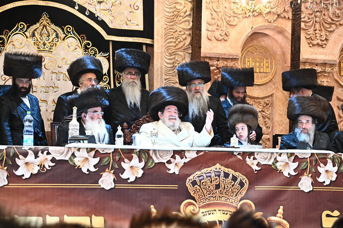 נעילת החג וסעודת הכנסת ס"ת בויז'ניץ