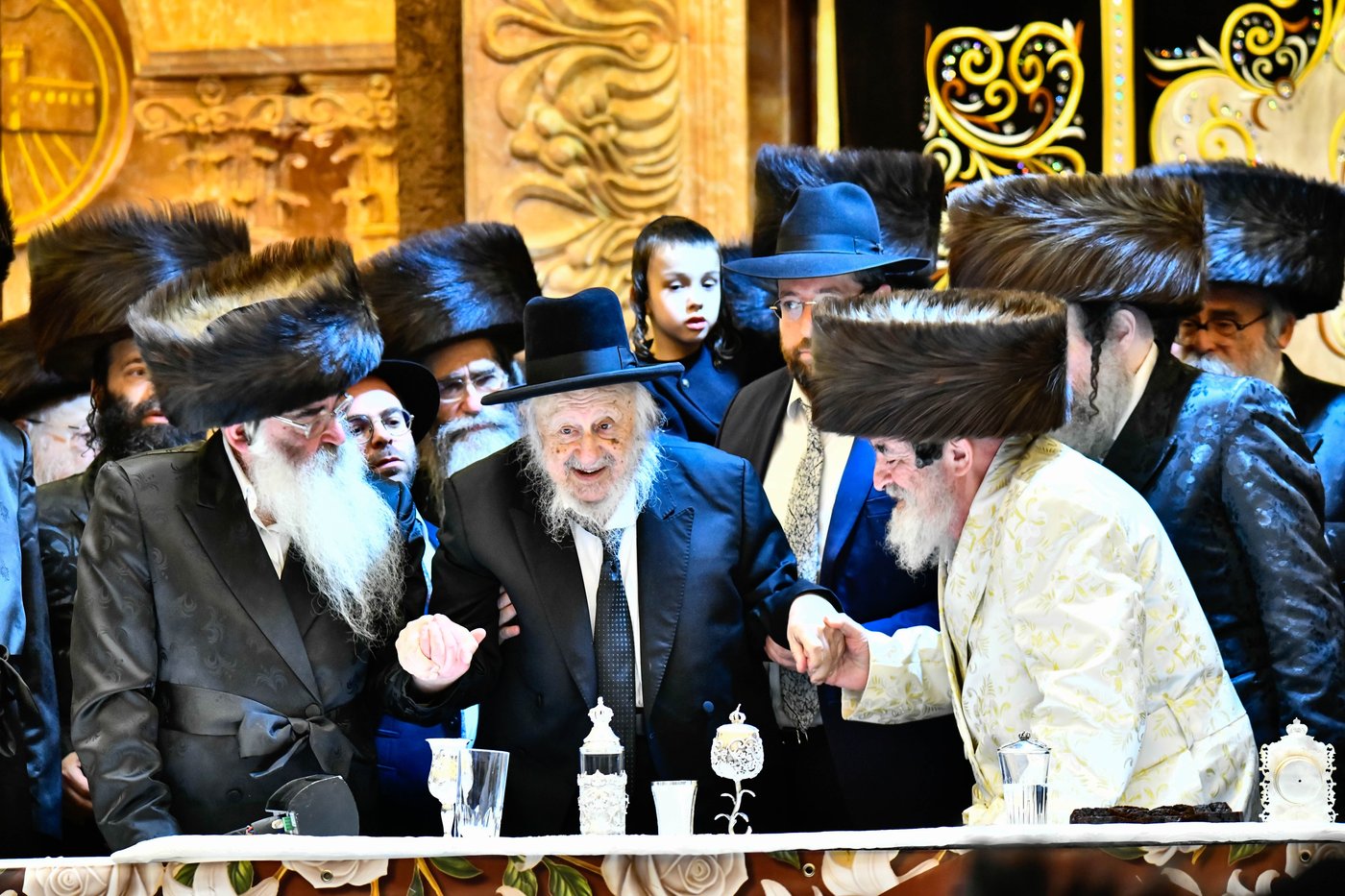 נעילת החג וסעודת הכנסת ס"ת בויז'ניץ
