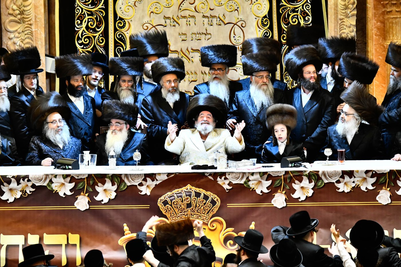 נעילת החג וסעודת הכנסת ס"ת בויז'ניץ
