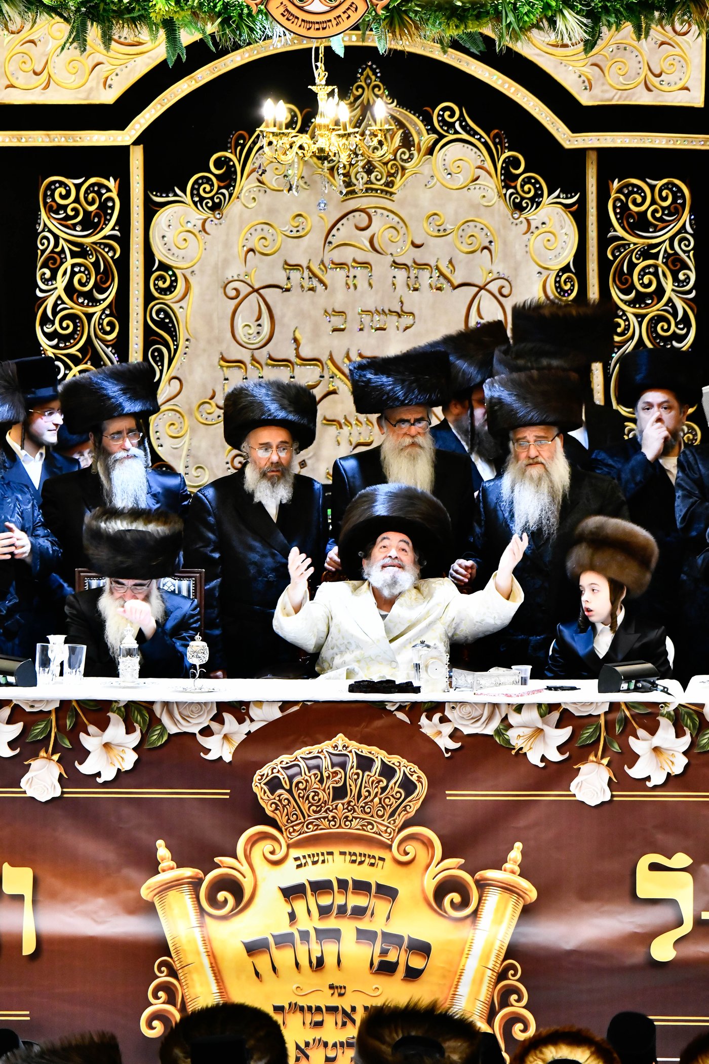 נעילת החג וסעודת הכנסת ס"ת בויז'ניץ