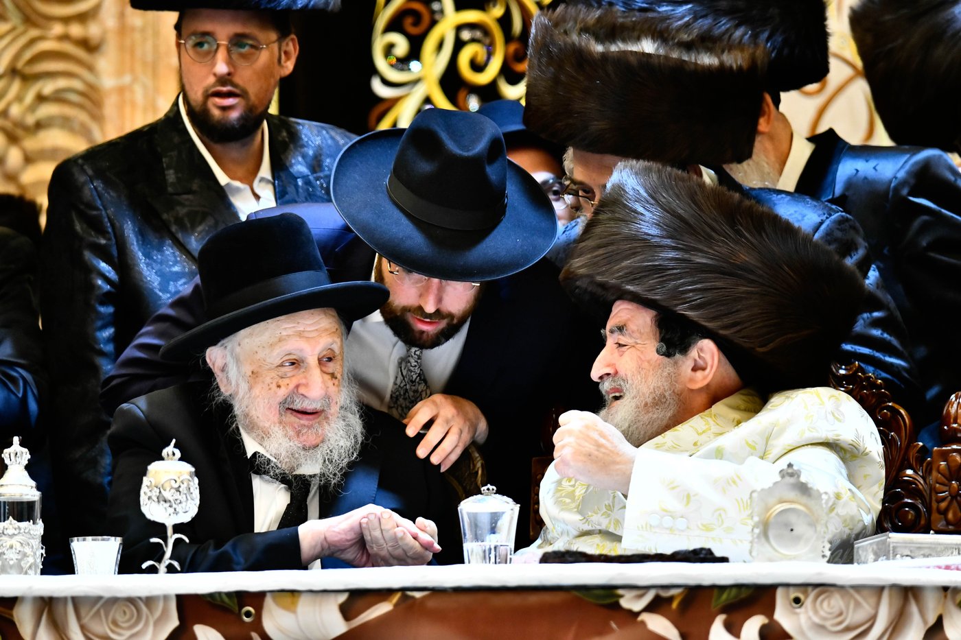 נעילת החג וסעודת הכנסת ס"ת בויז'ניץ