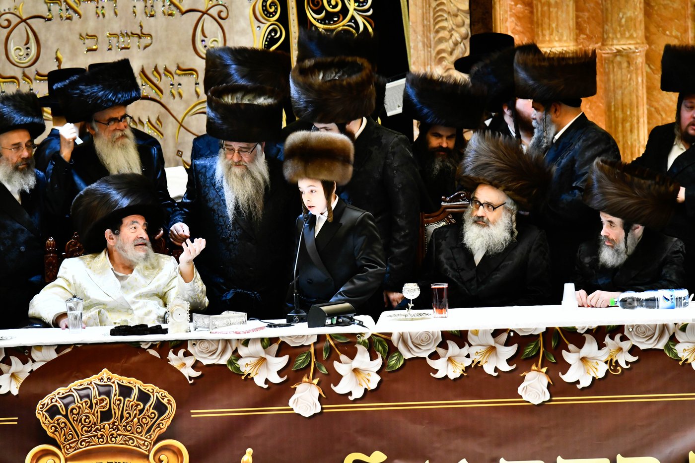 נעילת החג וסעודת הכנסת ס"ת בויז'ניץ