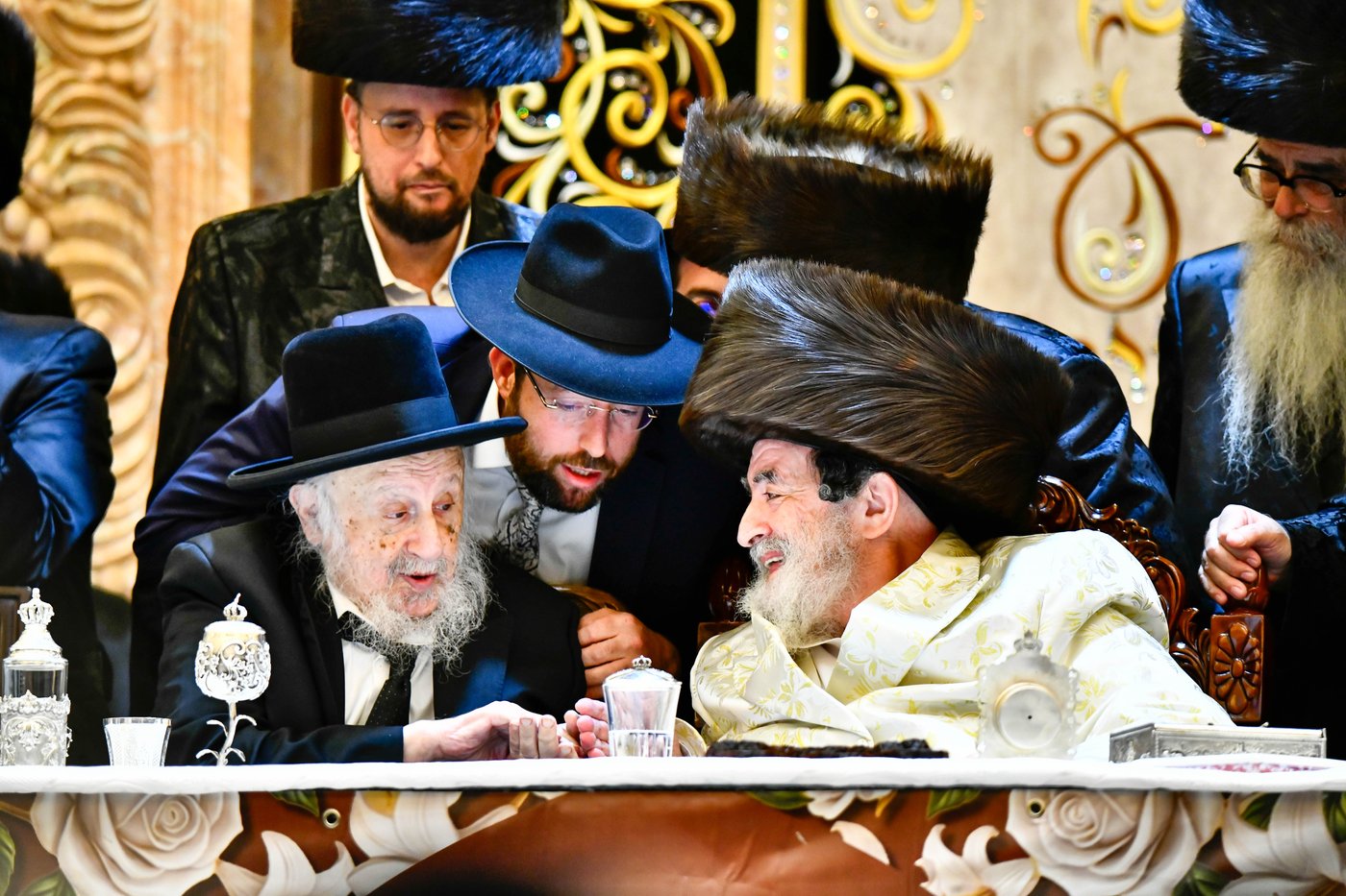 נעילת החג וסעודת הכנסת ס"ת בויז'ניץ