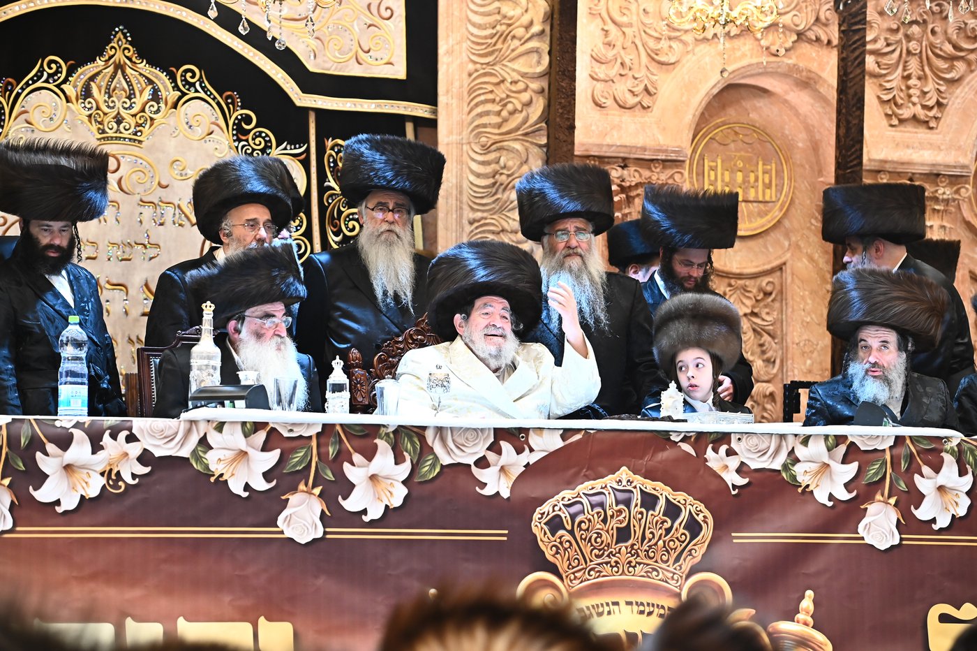 נעילת החג וסעודת הכנסת ס"ת בויז'ניץ