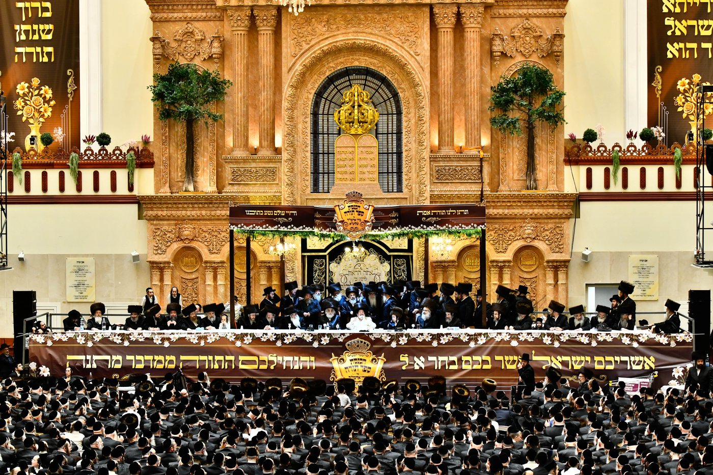 נעילת החג וסעודת הכנסת ס"ת בויז'ניץ
