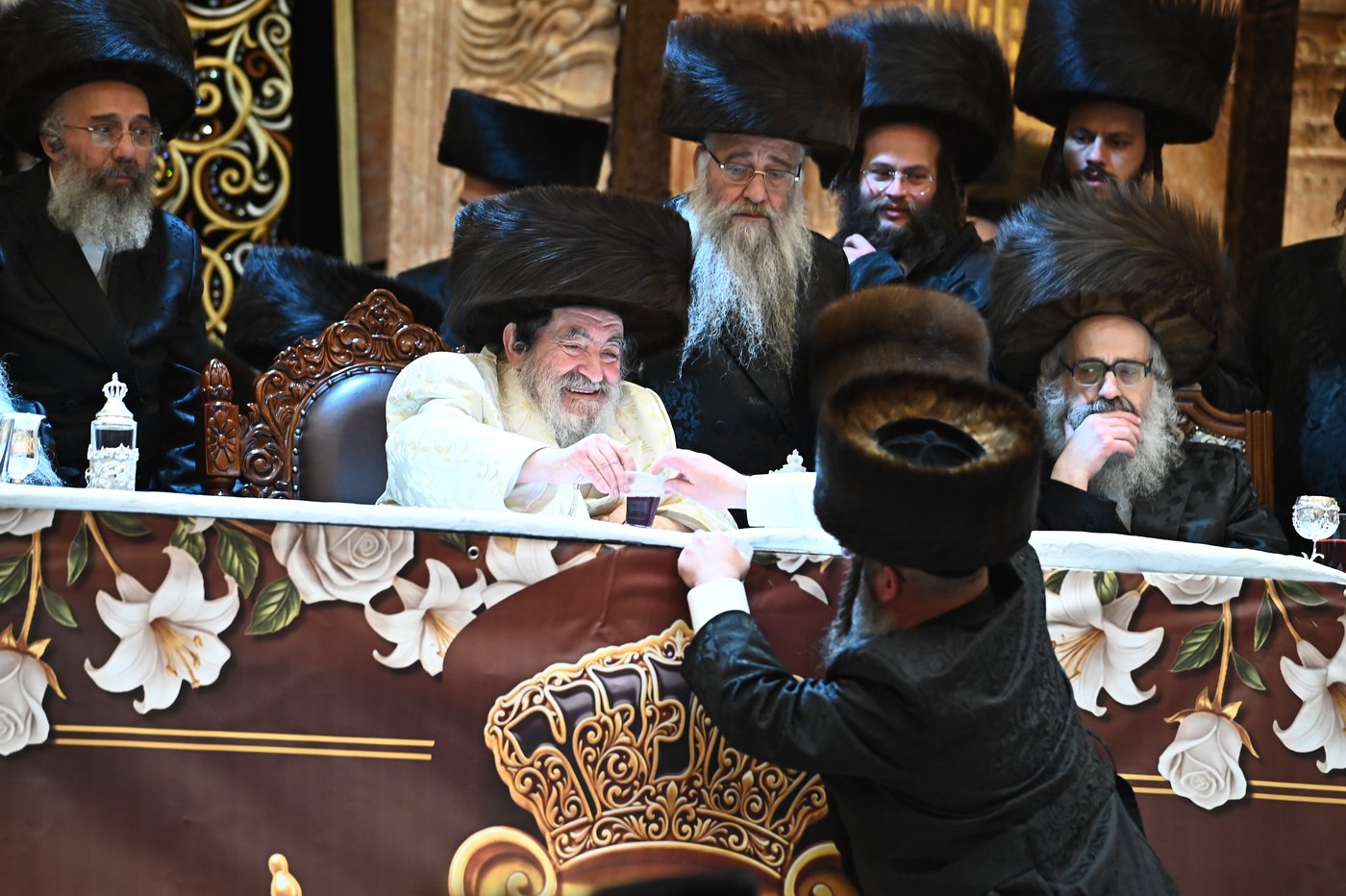 נעילת החג וסעודת הכנסת ס"ת בויז'ניץ