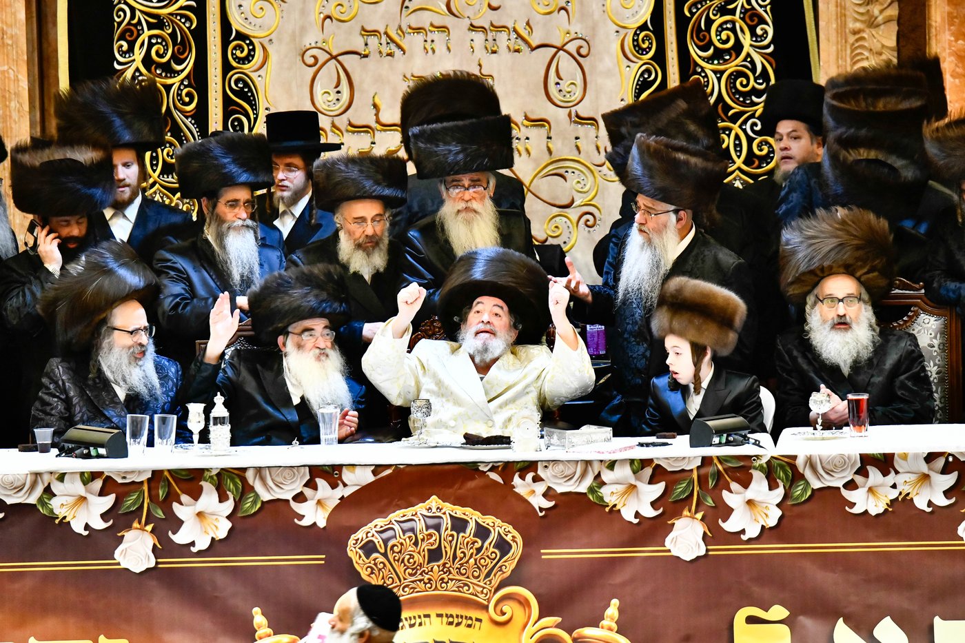 נעילת החג וסעודת הכנסת ס"ת בויז'ניץ