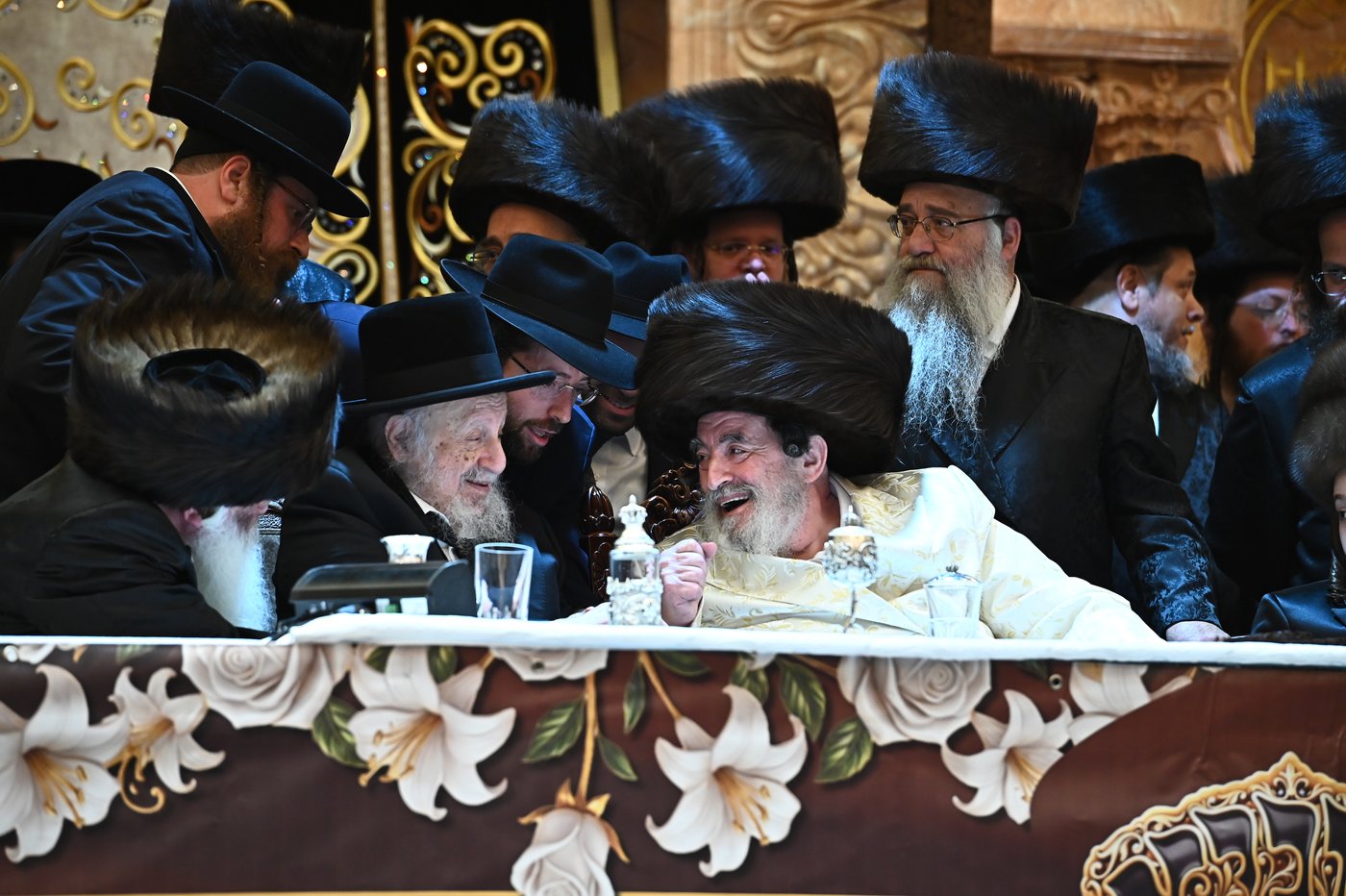 נעילת החג וסעודת הכנסת ס"ת בויז'ניץ