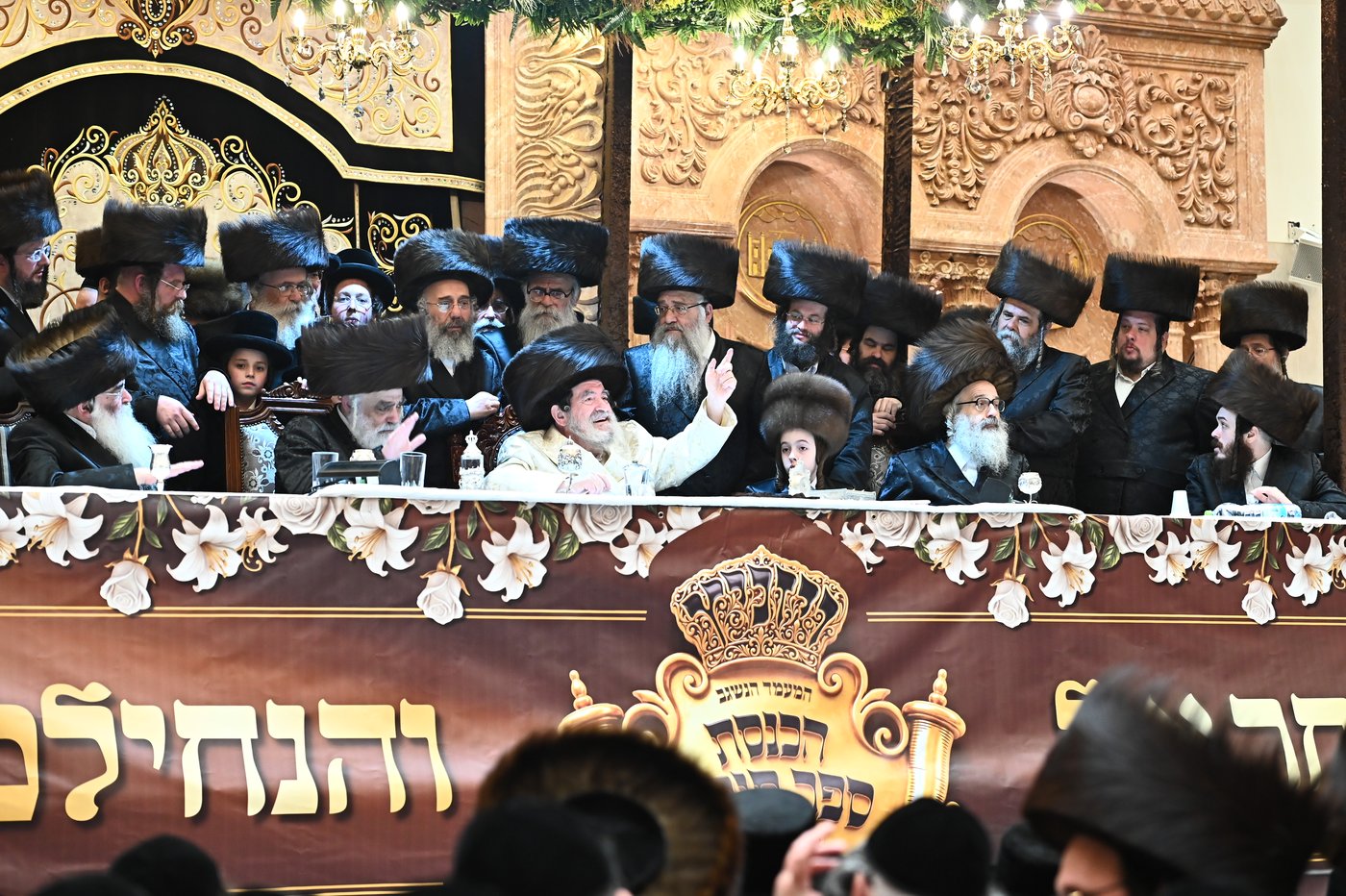 נעילת החג וסעודת הכנסת ס"ת בויז'ניץ