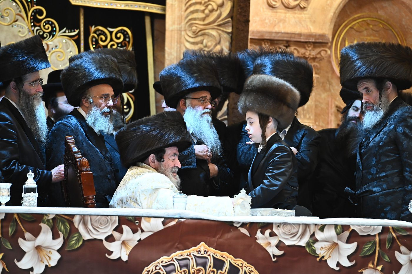 נעילת החג וסעודת הכנסת ס"ת בויז'ניץ