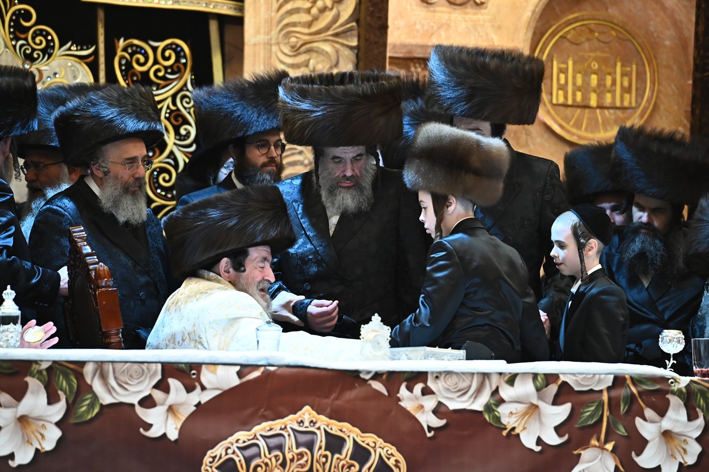 נעילת החג וסעודת הכנסת ס"ת בויז'ניץ