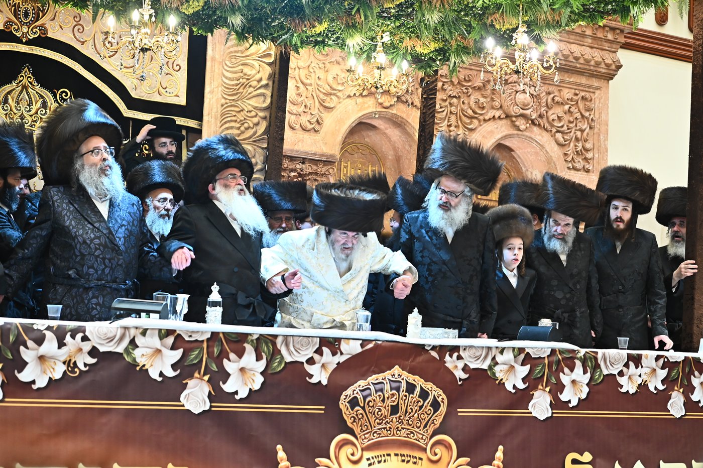 נעילת החג וסעודת הכנסת ס"ת בויז'ניץ