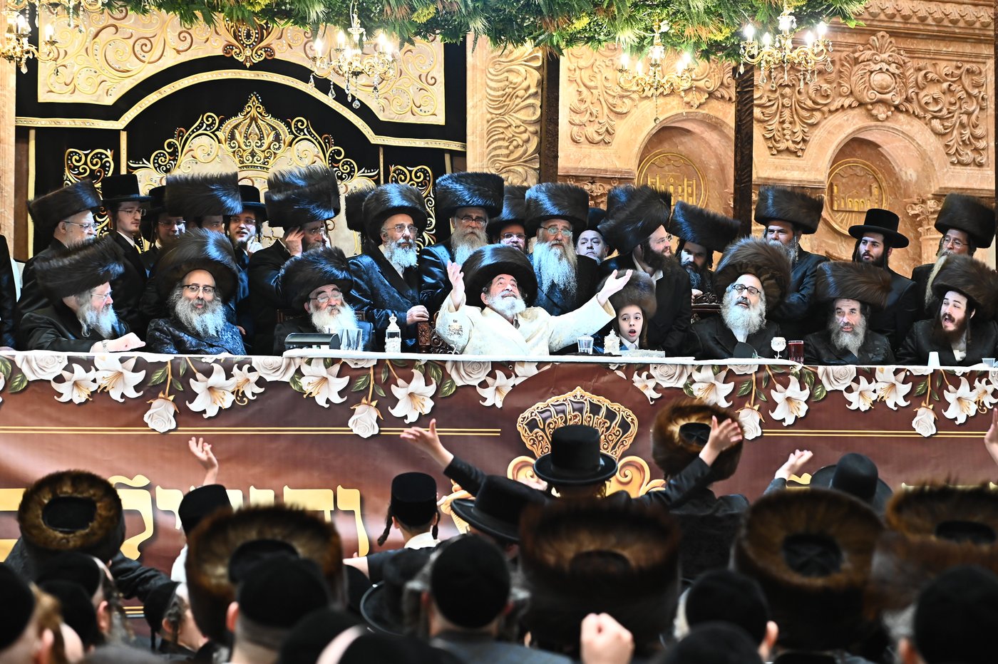 נעילת החג וסעודת הכנסת ס"ת בויז'ניץ