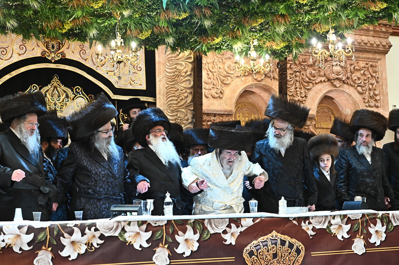 נעילת החג וסעודת הכנסת ס"ת בויז'ניץ