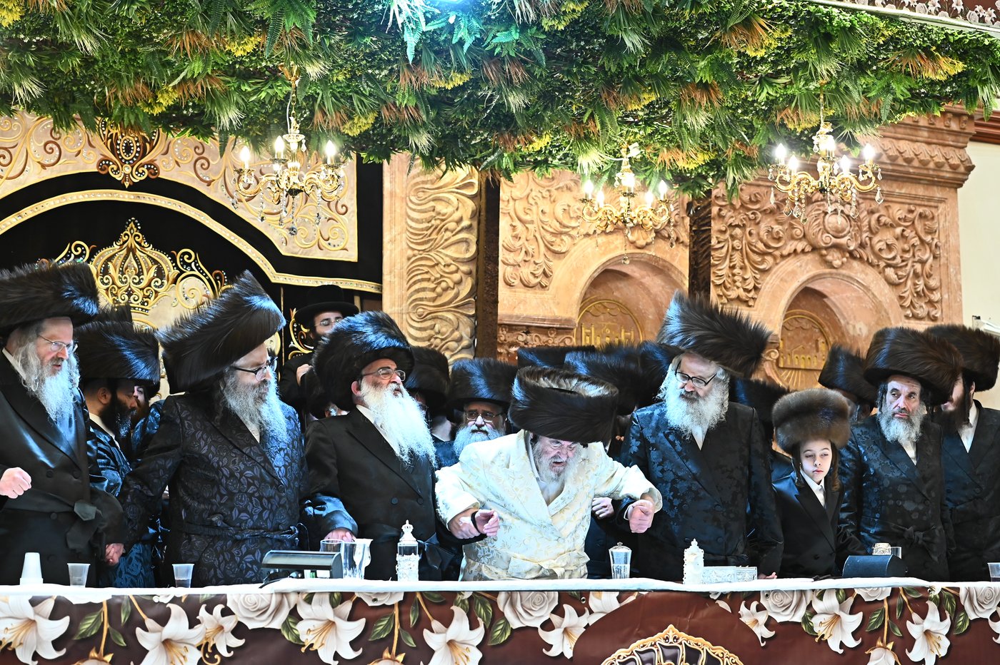 נעילת החג וסעודת הכנסת ס"ת בויז'ניץ
