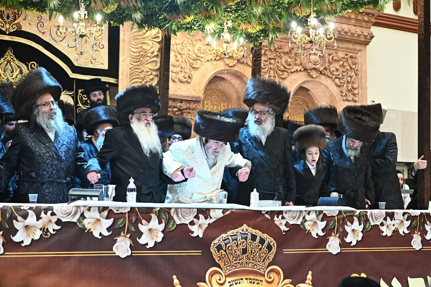 נעילת החג וסעודת הכנסת ס"ת בויז'ניץ