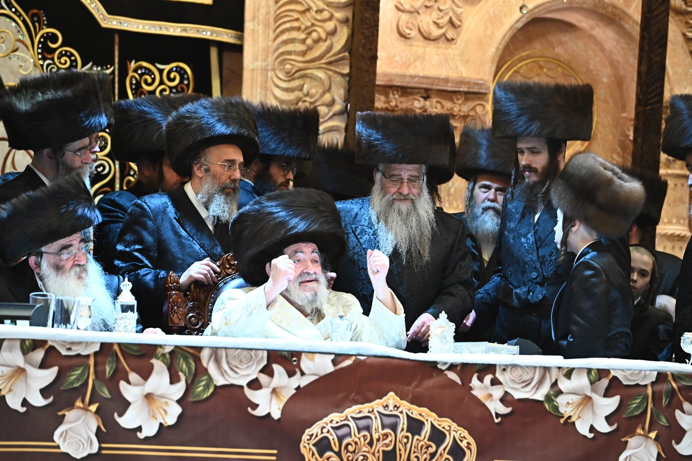 נעילת החג וסעודת הכנסת ס"ת בויז'ניץ