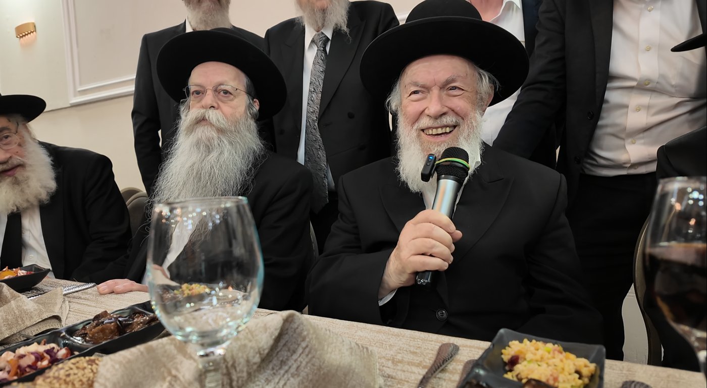 הגר"י זילברשטיין נושא דברים בשמחה