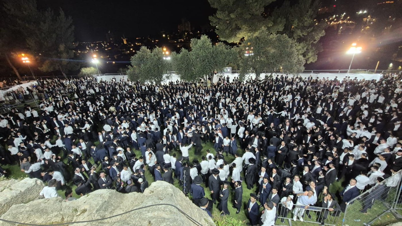 מוצאי שבועות בקבר דוד