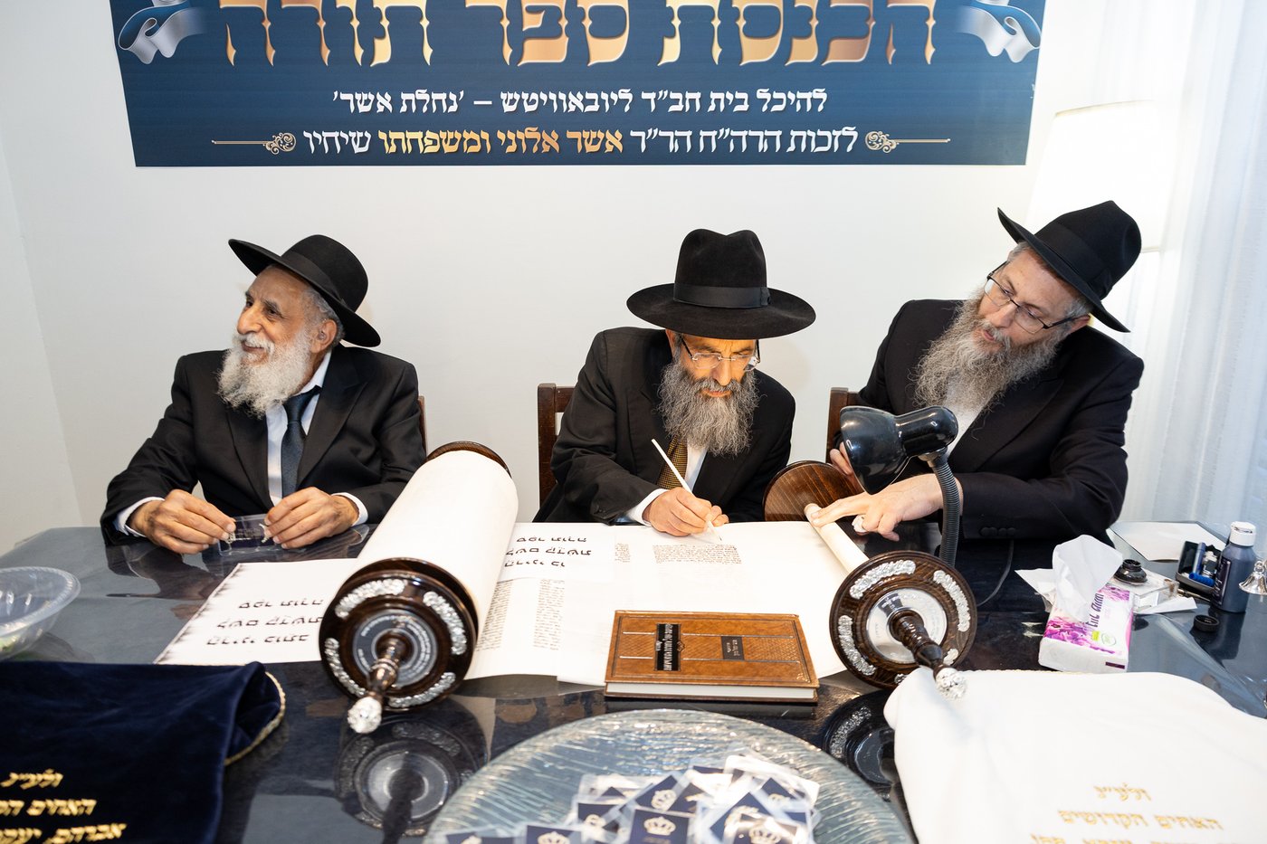 סיום כתיבת ספר התורה בחב"ד