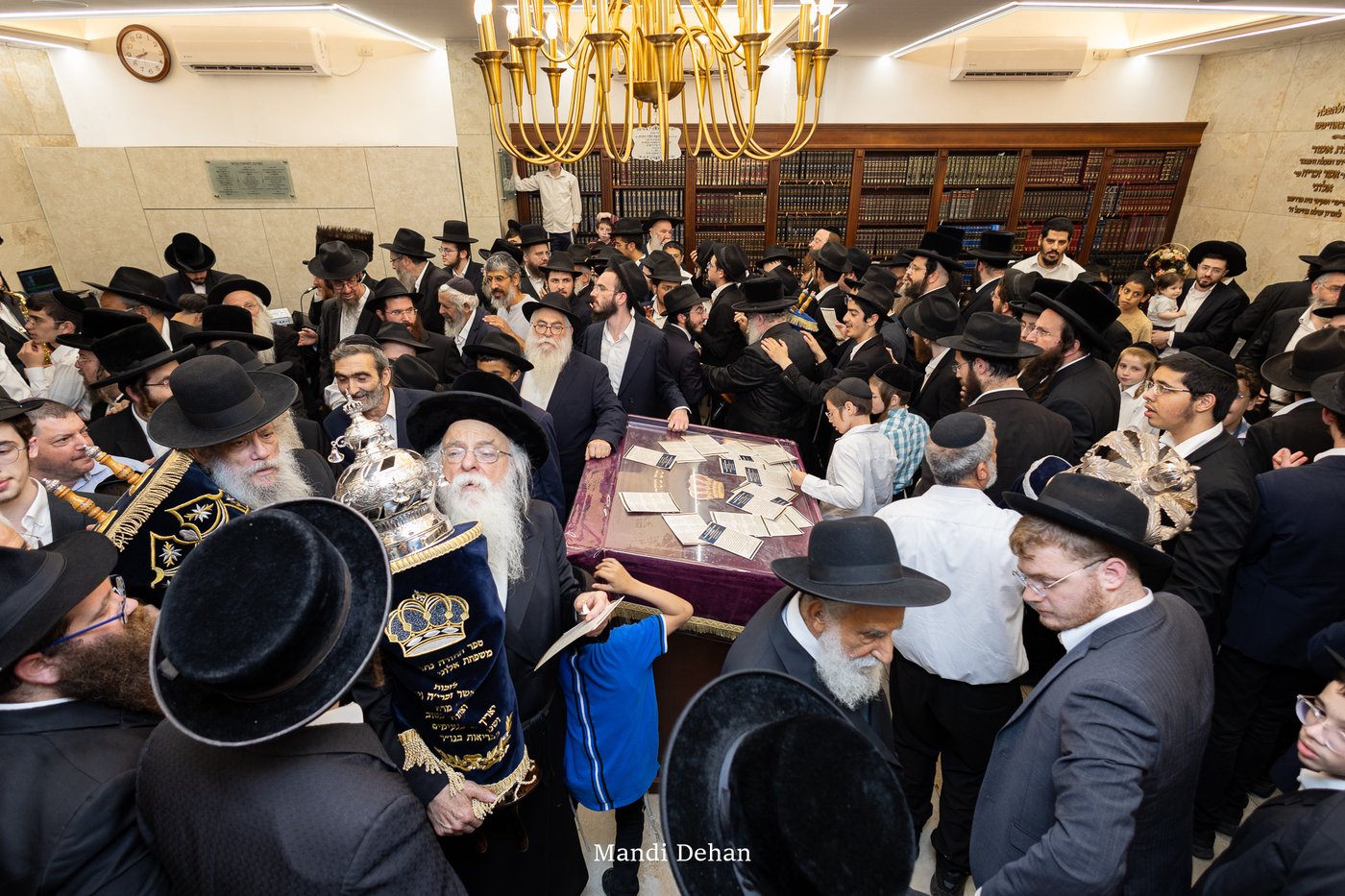 הכנסת ספר תורה לחב"ד בבני ברק