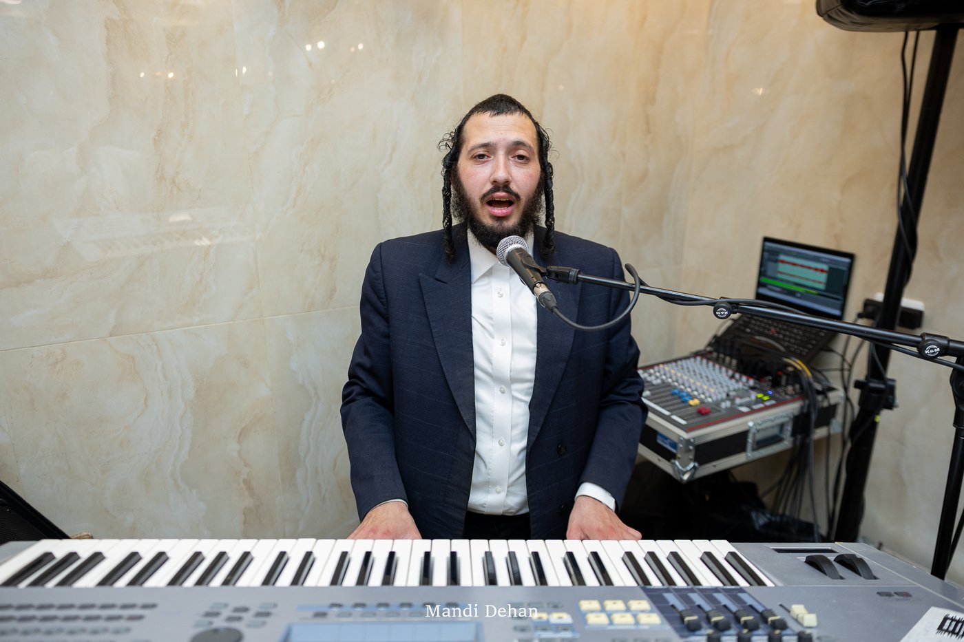 הכנסת ספר תורה לחב"ד בבני