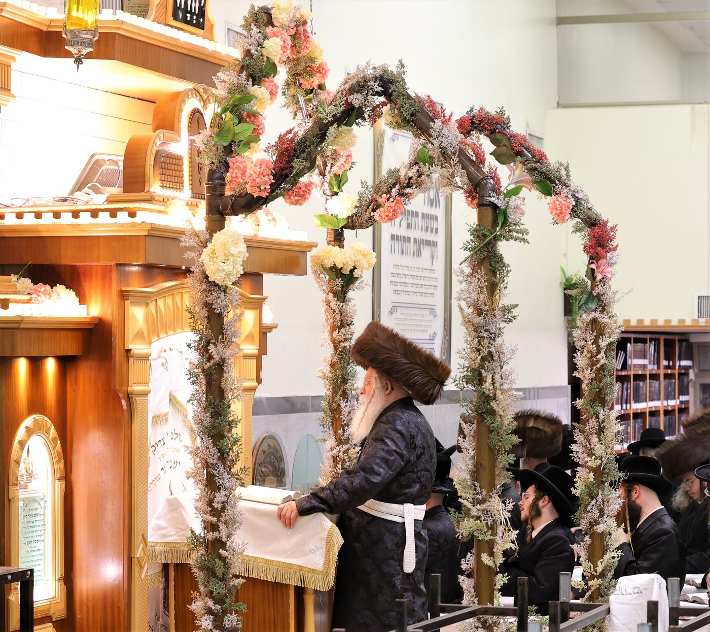 חג השבועות בחצה"ק נדבורנה ירושלים