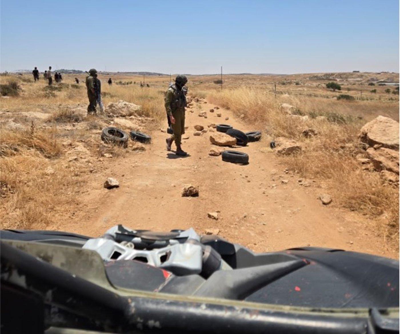 סוער: הצעיר החשוד התבצר ברכב, שוטרים ניפצו את החלונות ושלפו אותו