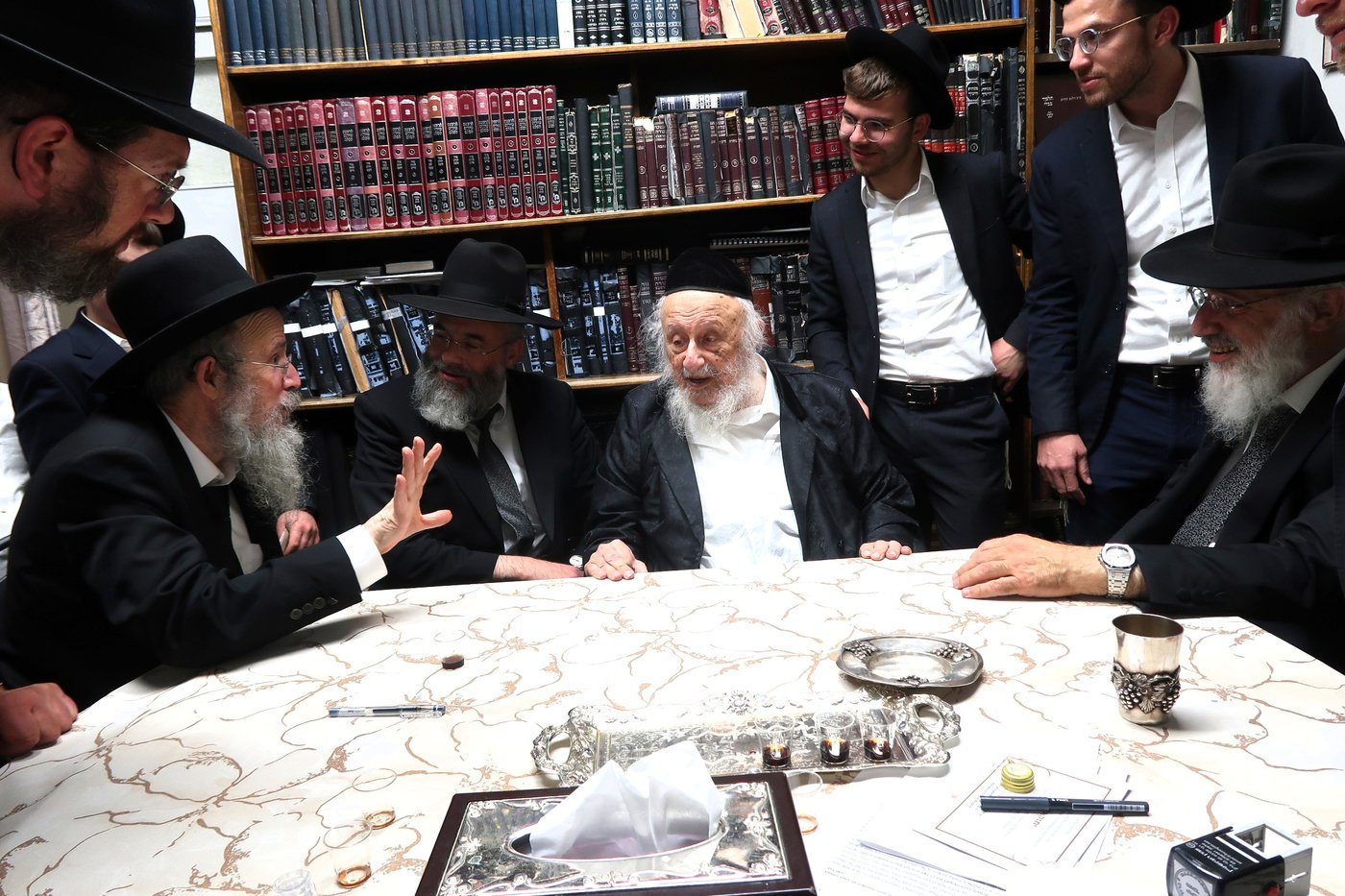 מעמד ההכתרה במעונו של ראש הישיבה