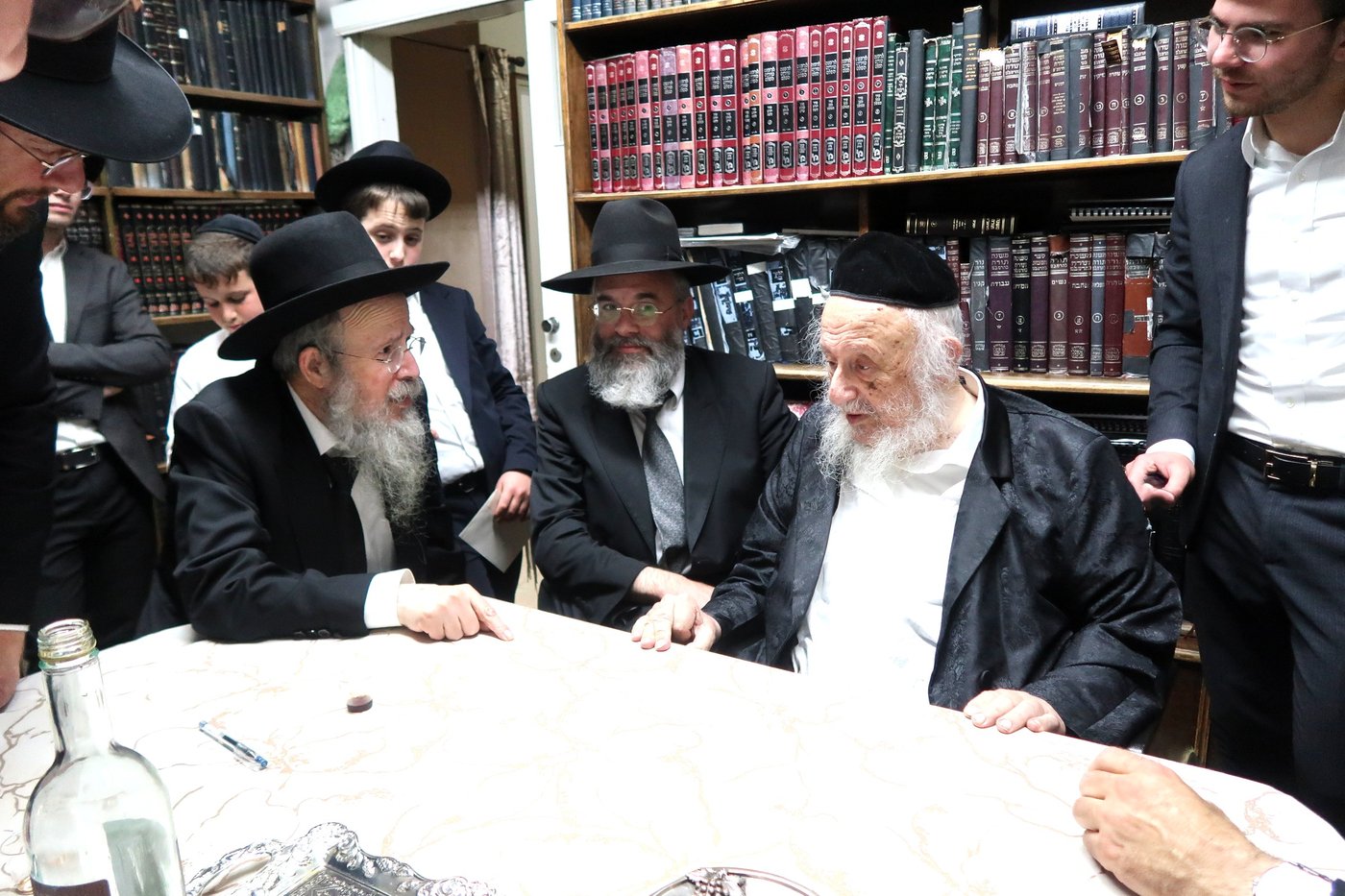 מעמד ההכתרה במעונו של ראש הישיבה