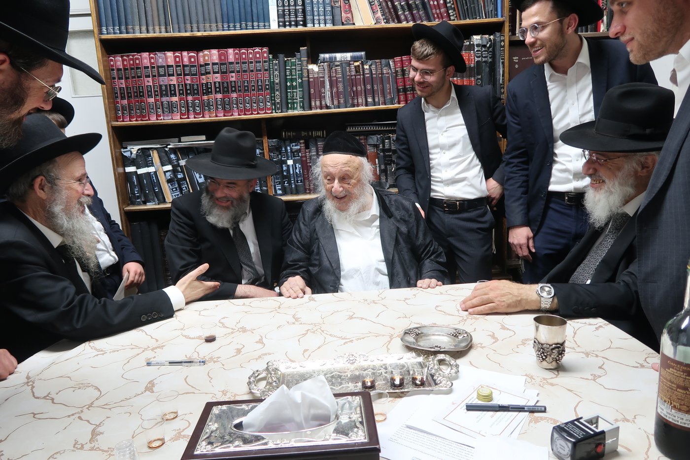 מעמד ההכתרה במעונו של ראש הישיבה