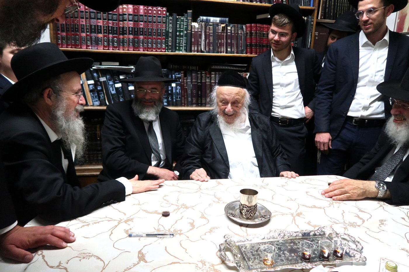 מעמד ההכתרה במעונו של ראש הישיבה