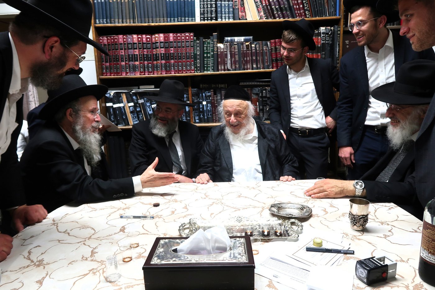 מעמד ההכתרה במעונו של ראש הישיבה