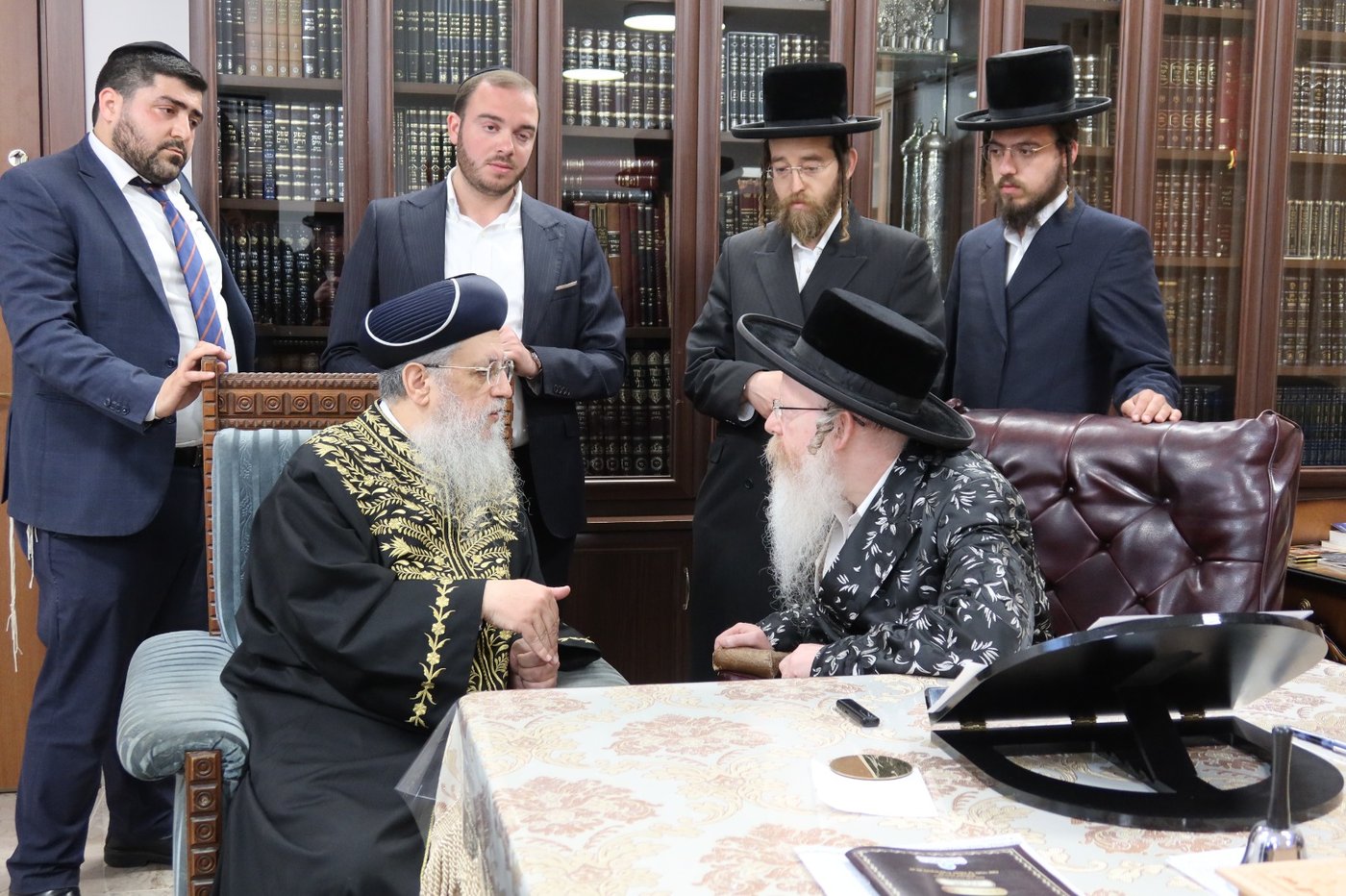 הראשל"צ הגר"ד יוסף בביקור אצל האדמו"ר מקרעטשניף ק"ג