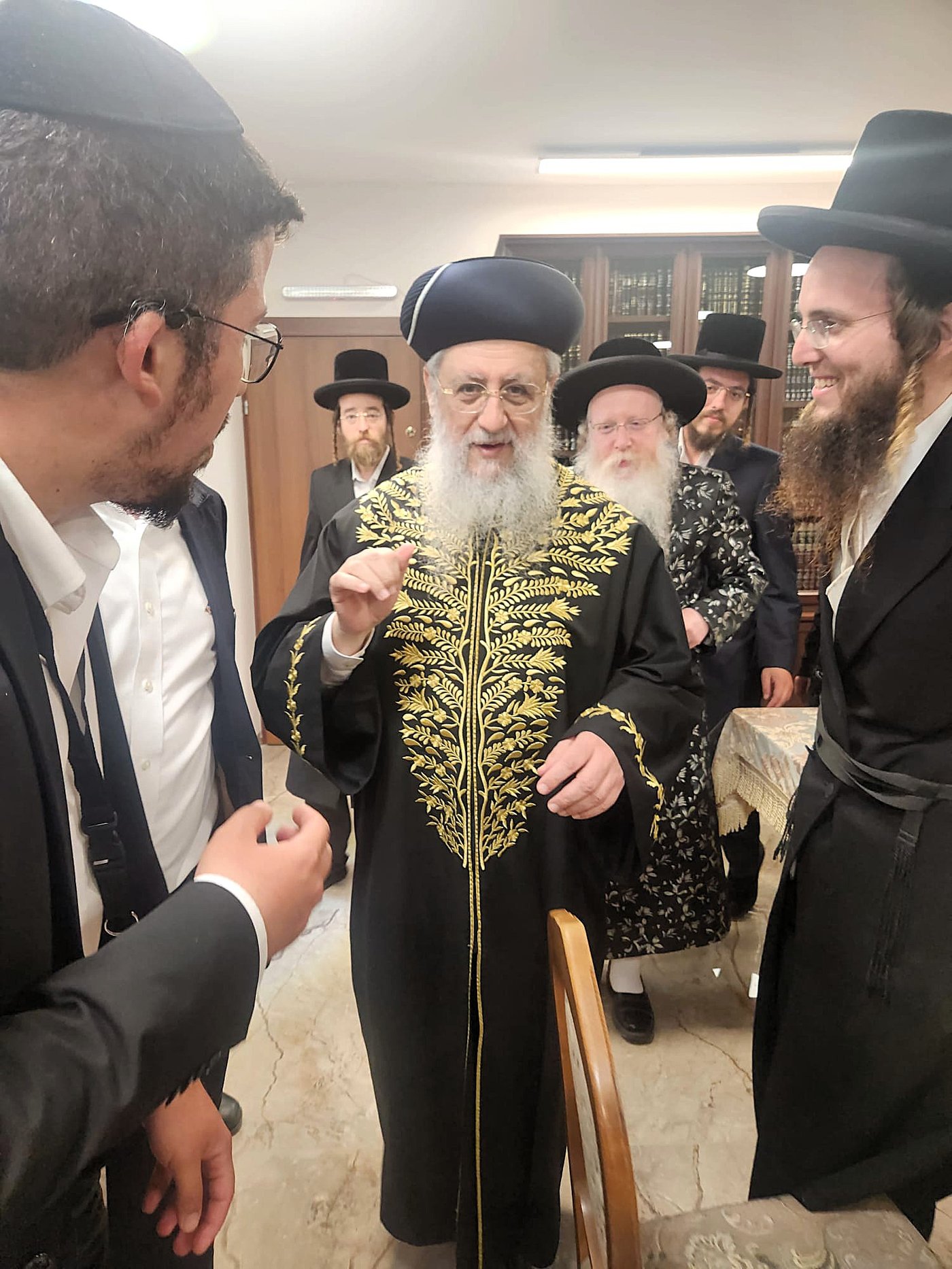 הראשל"צ הגר"ד יוסף בביקור אצל האדמו"ר מקרעטשניף ק"ג