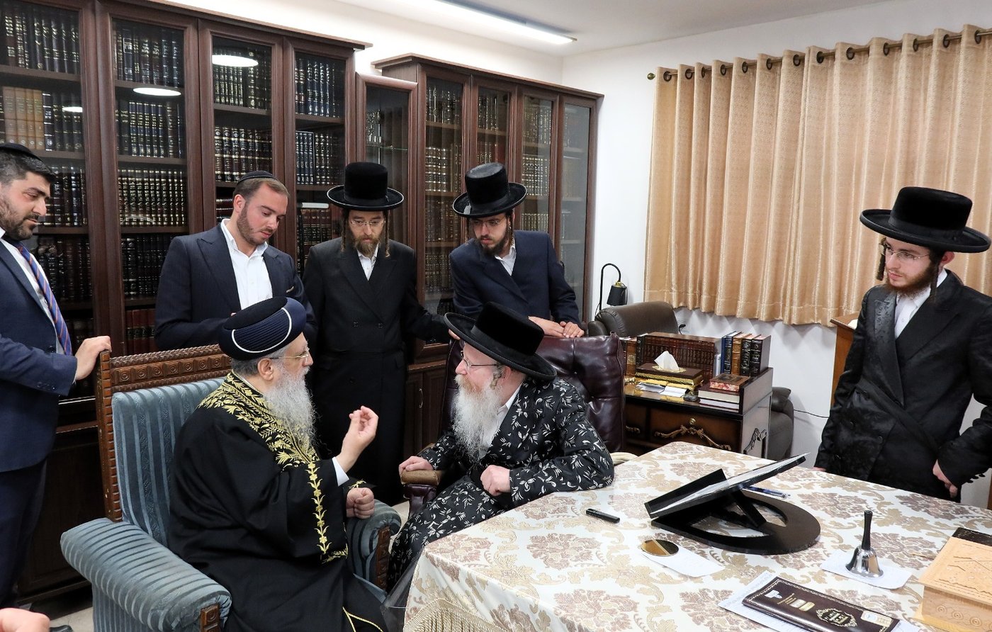 הראשל"צ הגר"ד יוסף בביקור אצל האדמו"ר מקרעטשניף ק"ג