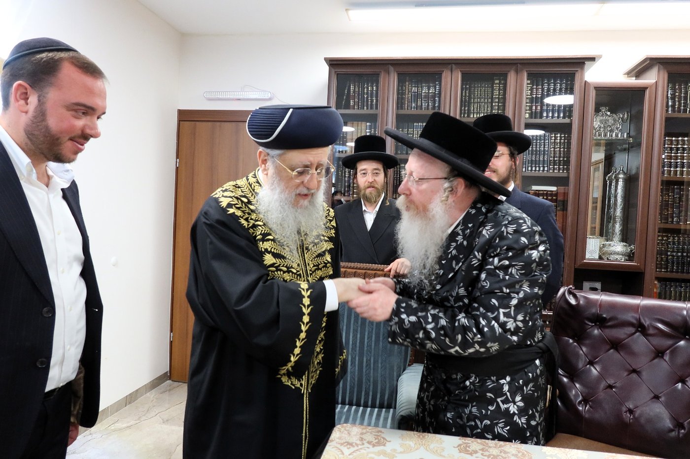 הראשל"צ הגר"ד יוסף בביקור אצל האדמו"ר מקרעטשניף ק"ג