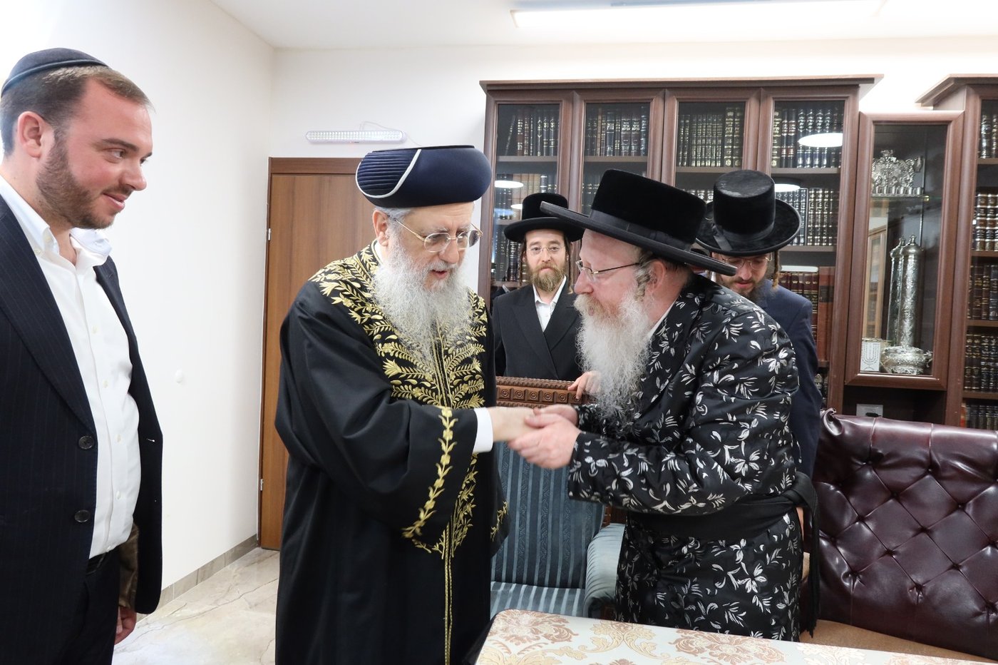 הראשל"צ הגר"ד יוסף בביקור אצל האדמו"ר מקרעטשניף ק"ג