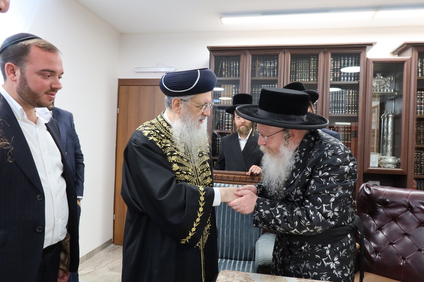 הראשל"צ הגר"ד יוסף בביקור אצל האדמו"ר מקרעטשניף ק"ג