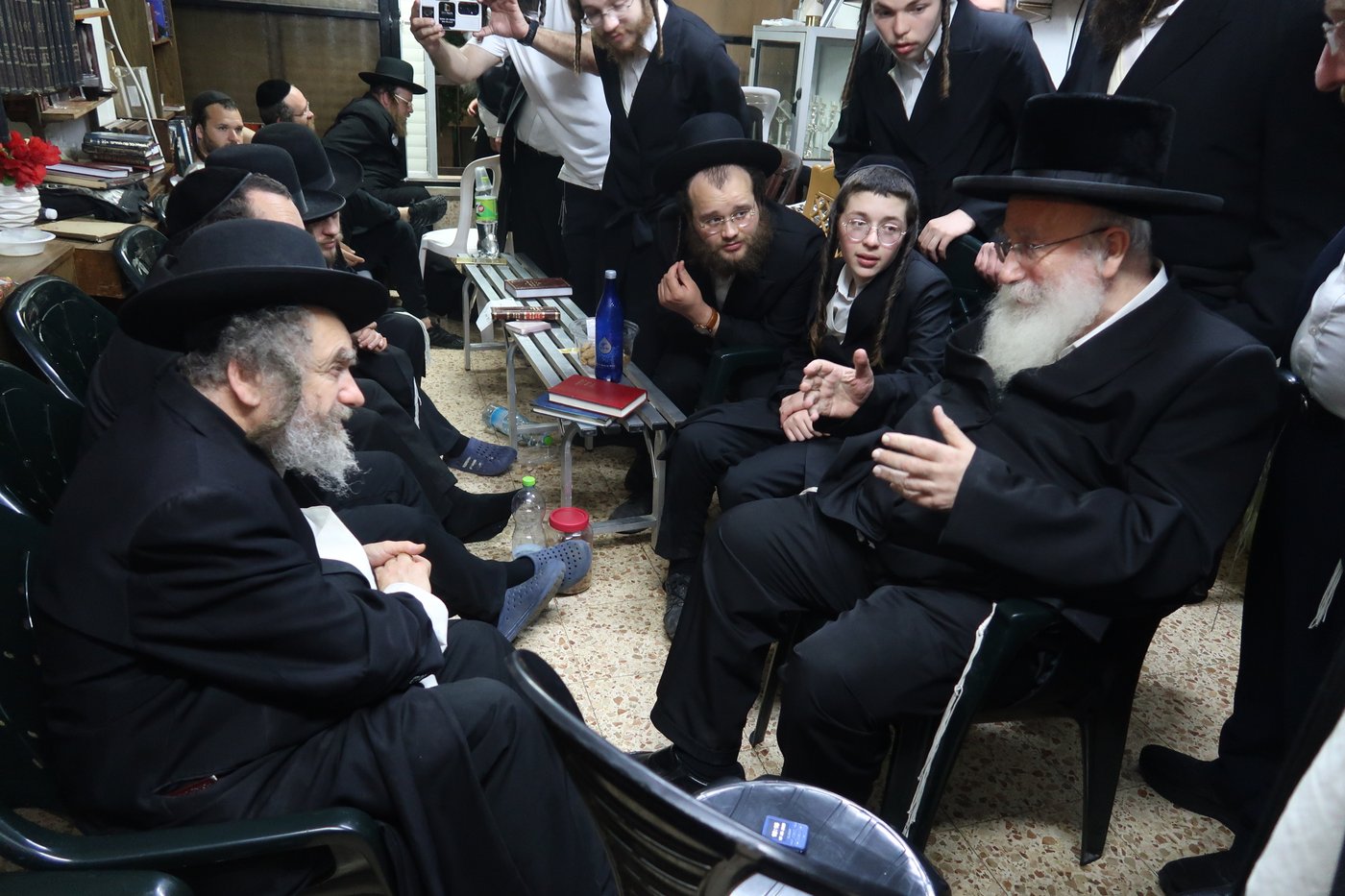 ניחום אבלים אצל הגרמ"מ קארפ 