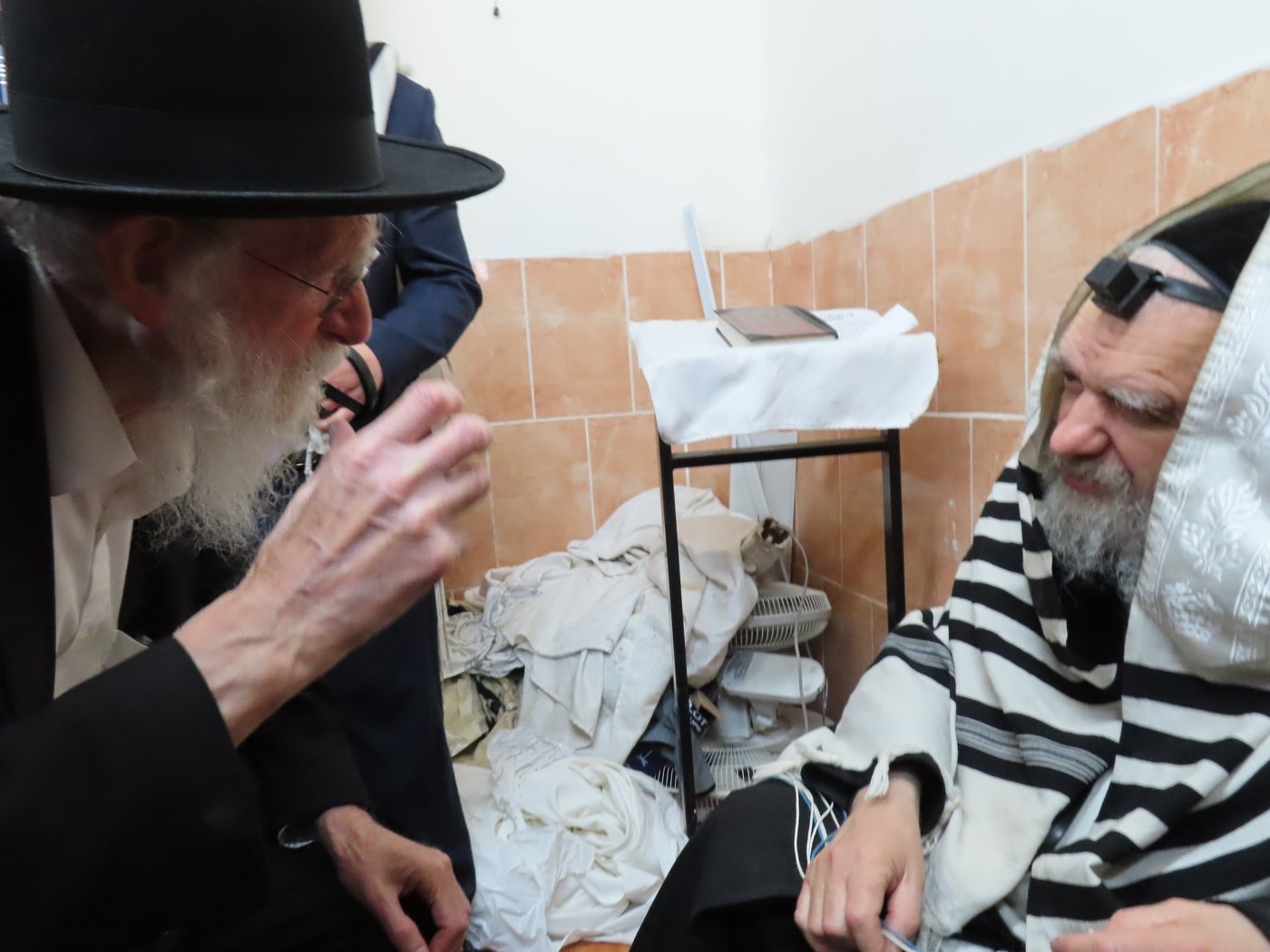 ניחום אבלים אצל הגרמ"מ קארפ 