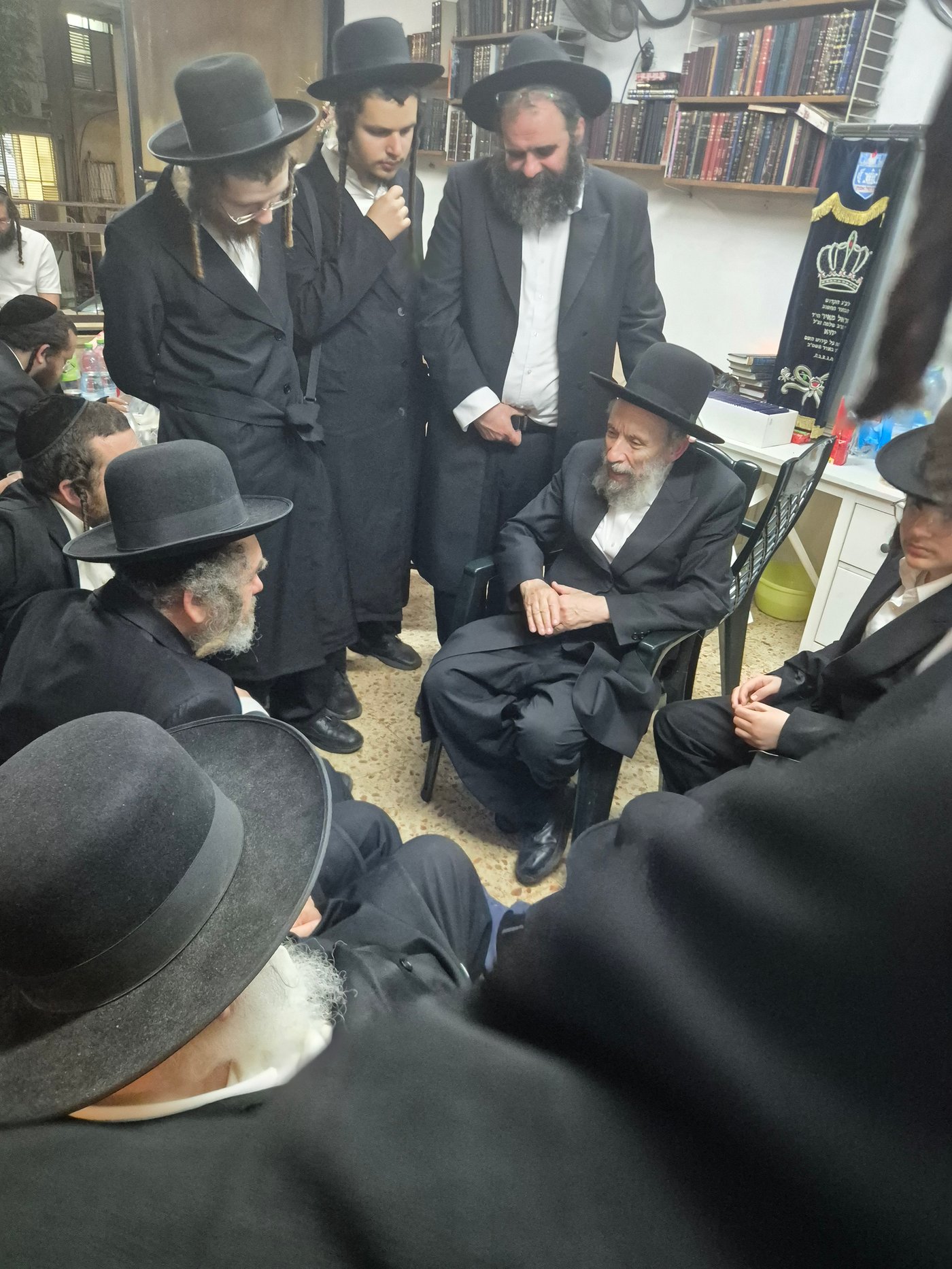 ניחום אבלים אצל הגרמ"מ קארפ 