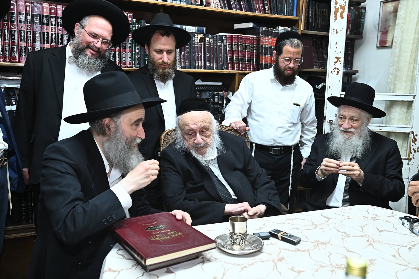 הגר"א גרבוז בסיום אצל הגרב"ד פוברסקי