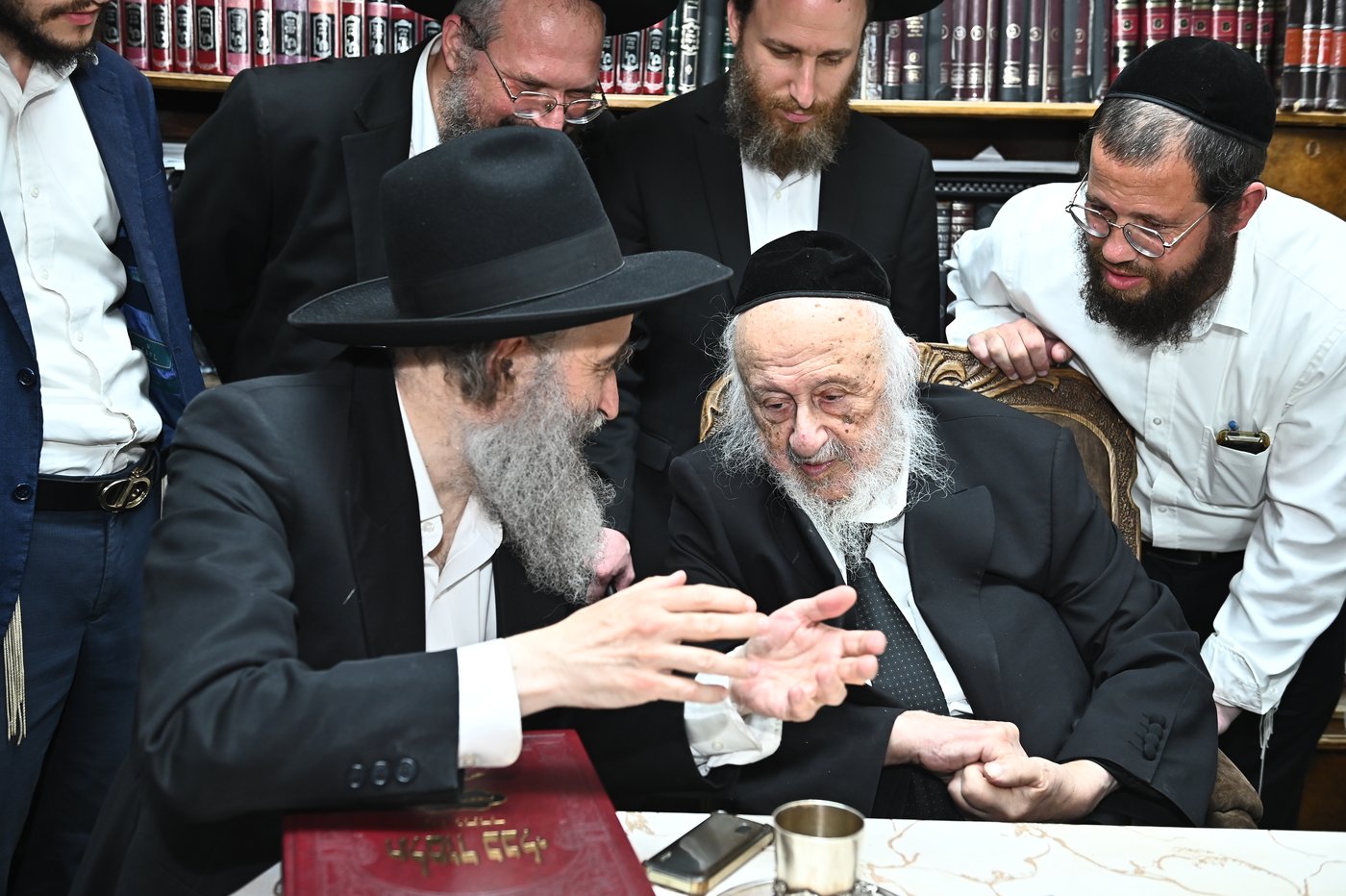 הגר"א גרבוז בסיום אצל הגרב"ד פוברסקי