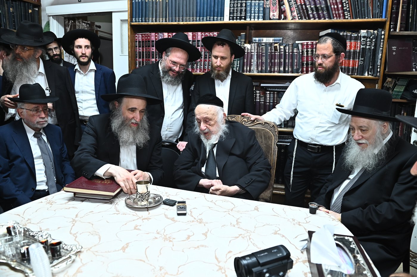 הגר"א גרבוז בסיום אצל הגרב"ד פוברסקי