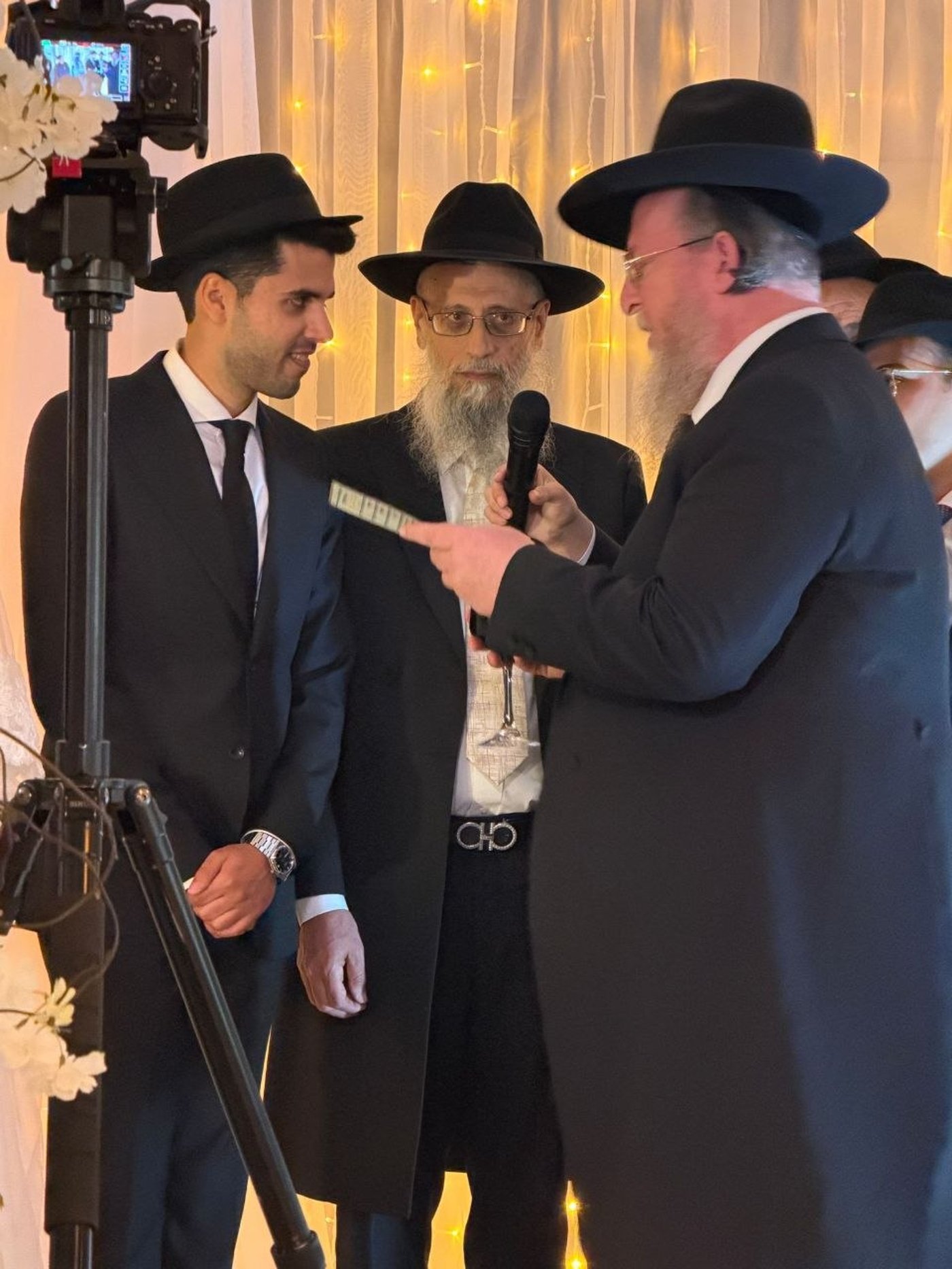 ראש העיר שנרדם בוועידה | 'זיידל'ע' עם כל התמונות, הנייעס והחשיפות של השבוע
