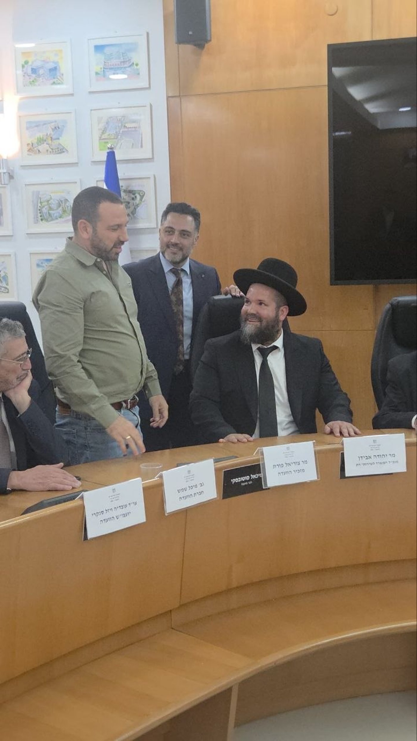 ראש העיר שנרדם בוועידה | 'זיידל'ע' עם כל התמונות, הנייעס והחשיפות של השבוע