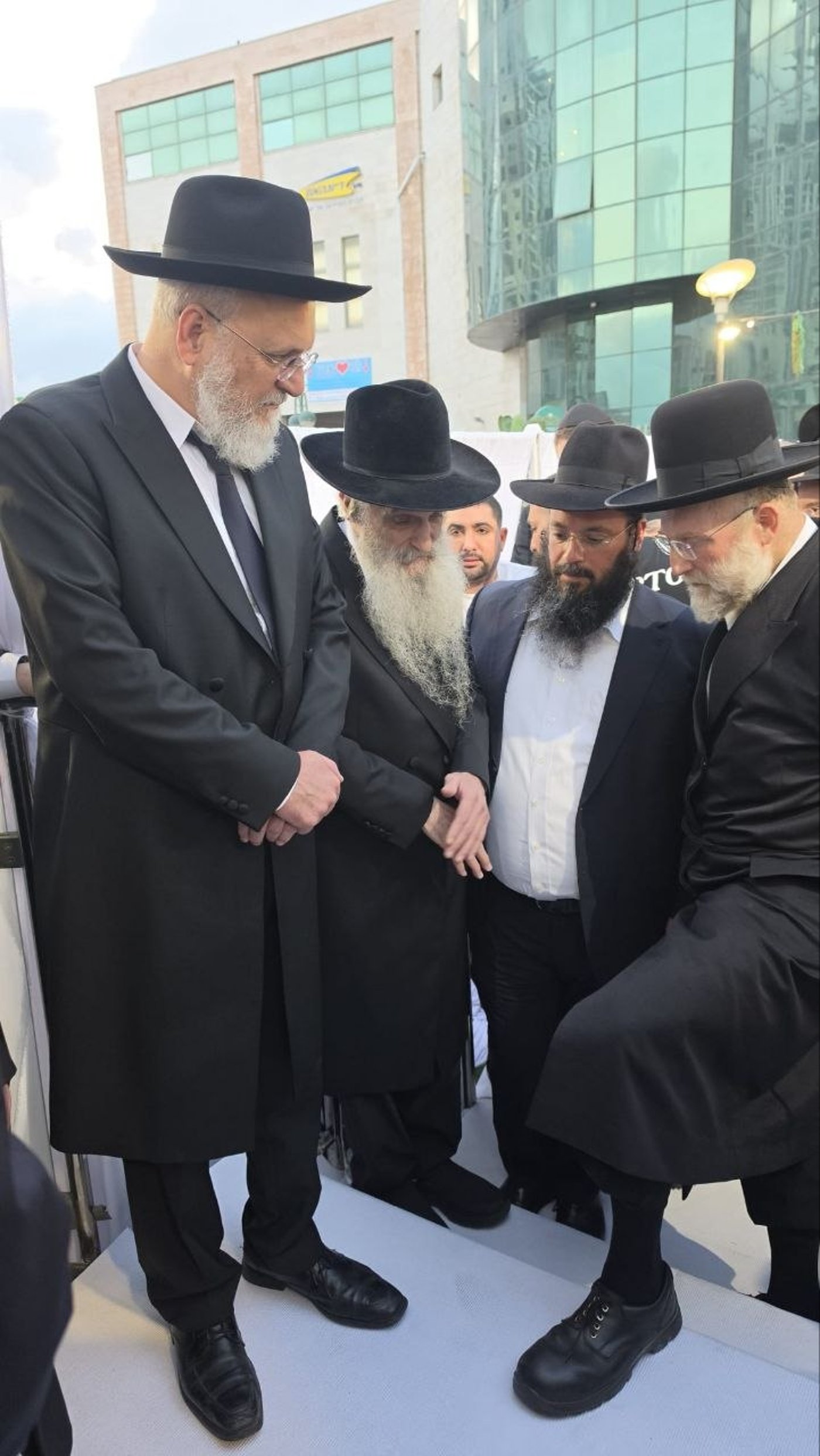 ראש העיר שנרדם בוועידה | 'זיידל'ע' עם כל התמונות, הנייעס והחשיפות של השבוע